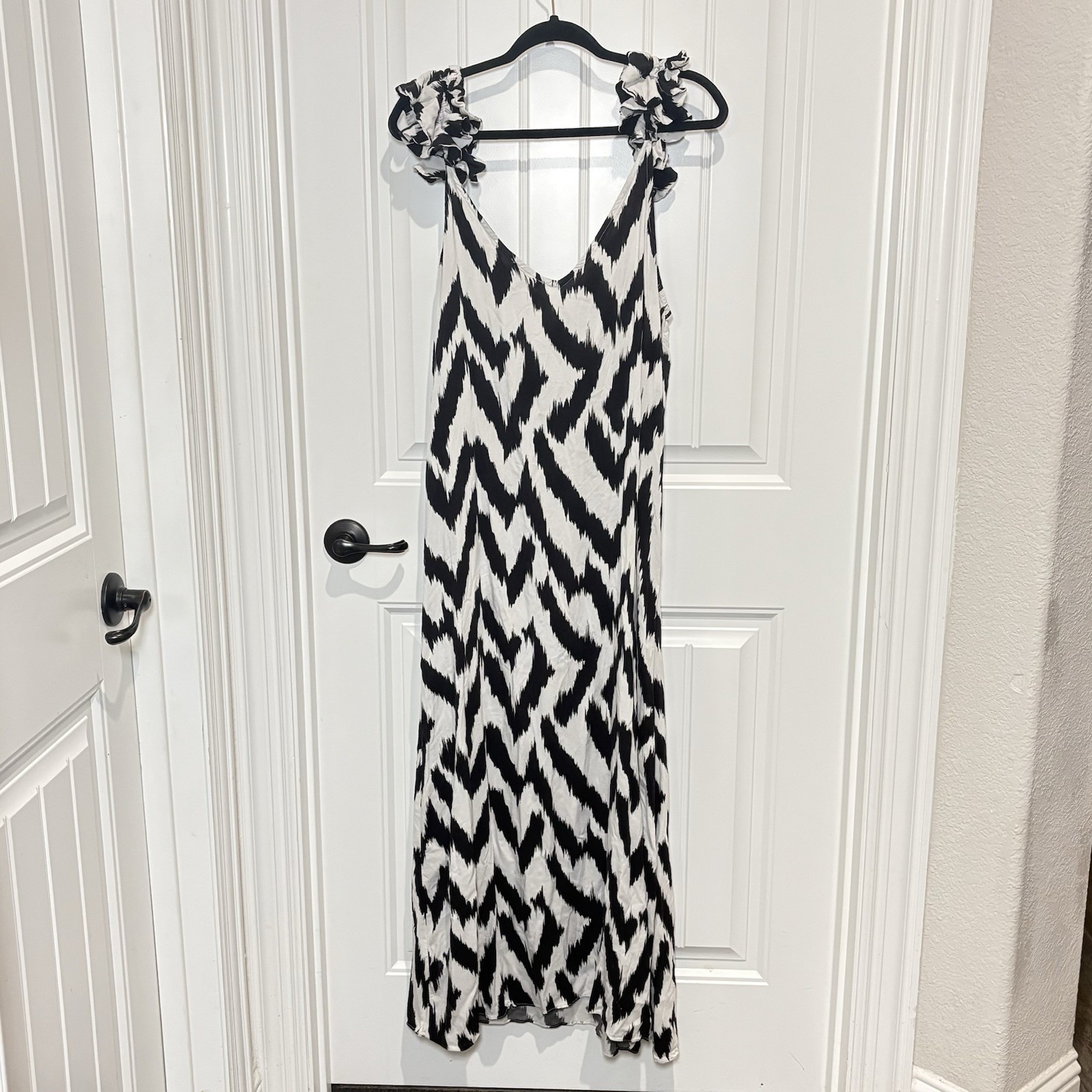 Vince Camuto Black And White Ruffle Sleeveless Maxi Sundress Xl